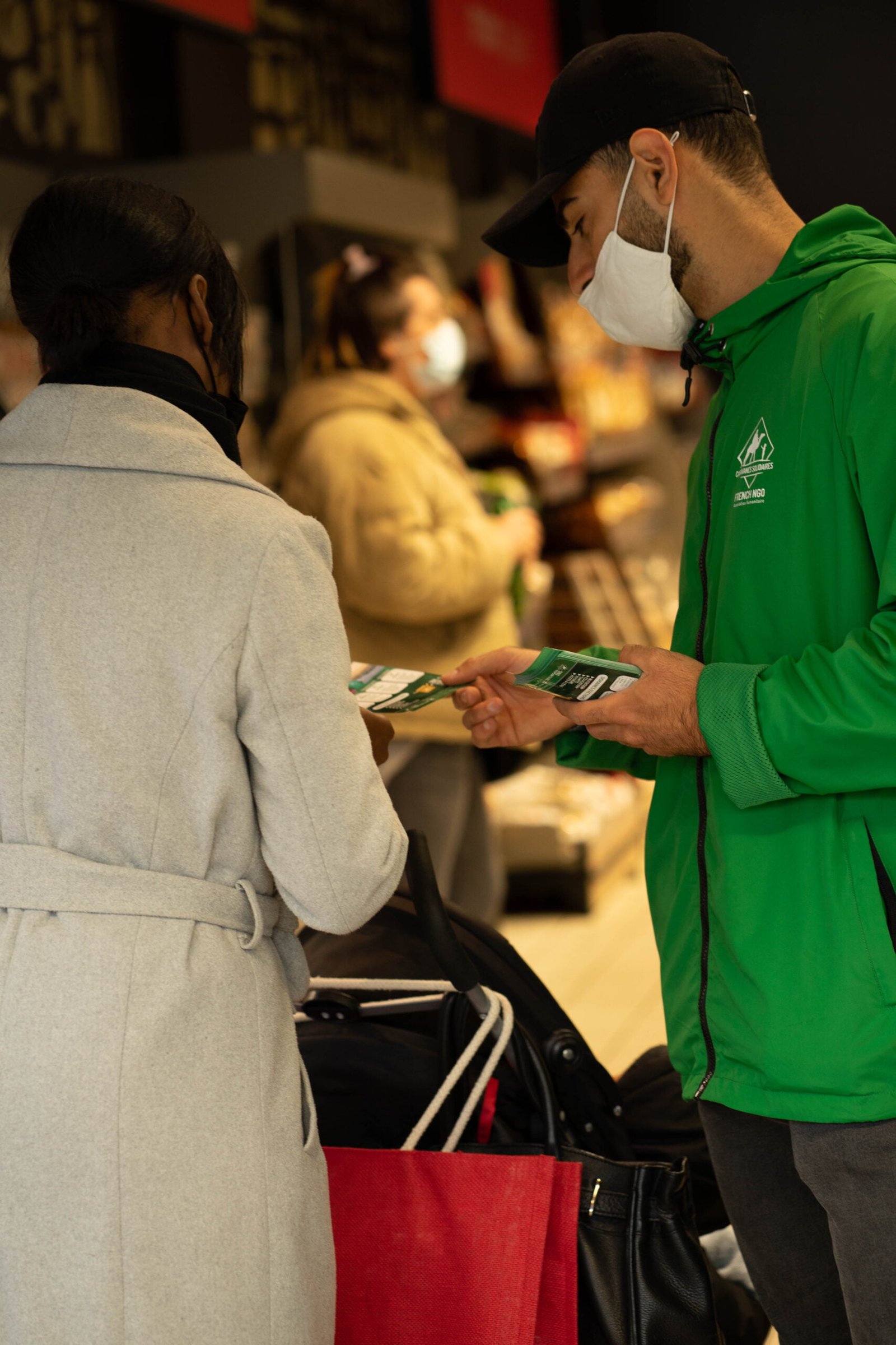 Collecte humanitaire de Caravanes Solidaires dans nos magasins partenaires