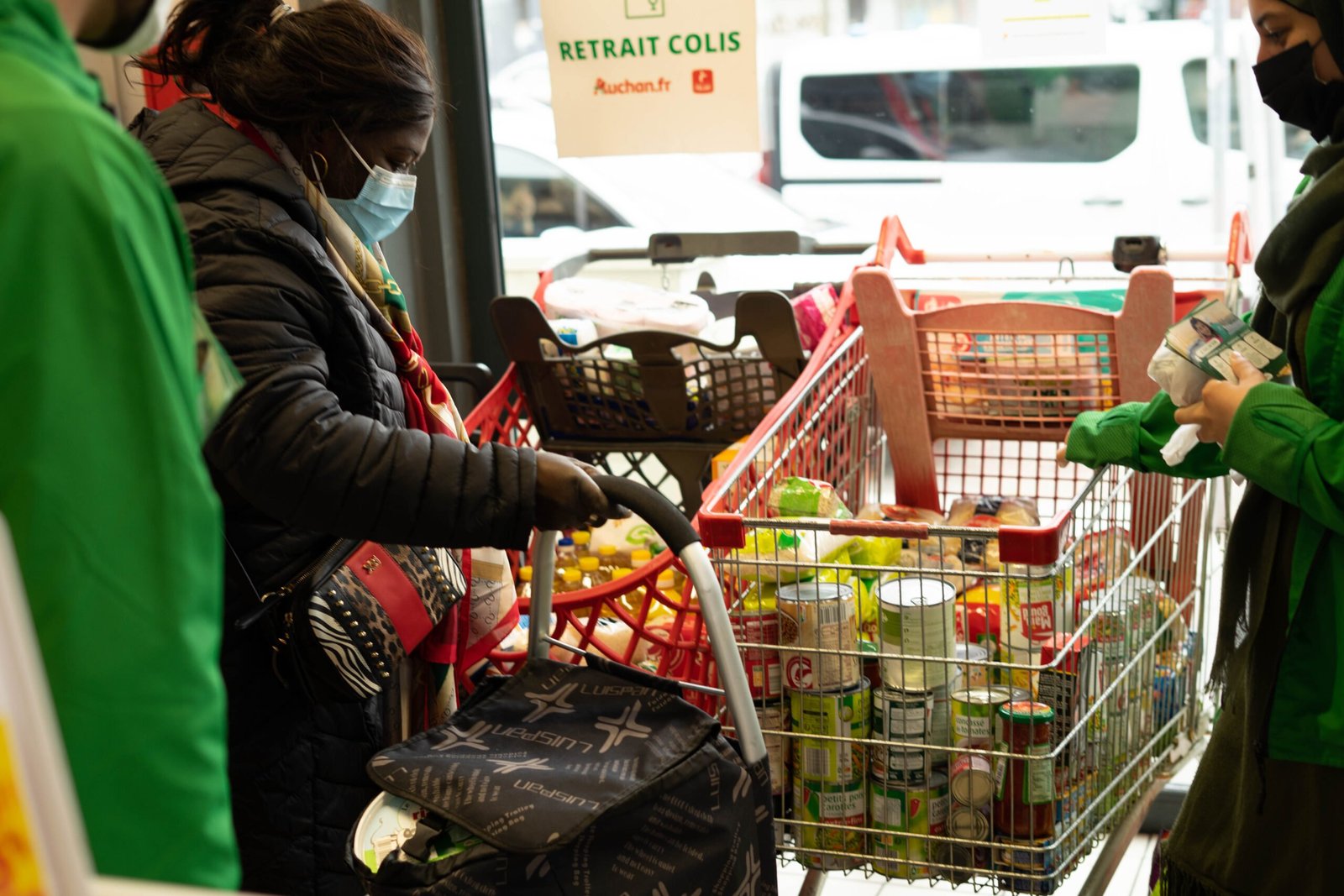 Collecte humanitaire de Caravanes Solidaires dans nos magasins partenaires