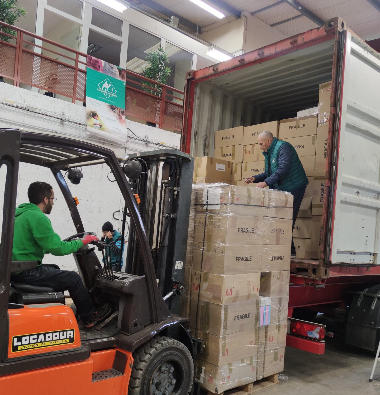 Transfert du siège de l'ONG Caravanes Solidaires à Montpellier dans l'Herault (34)