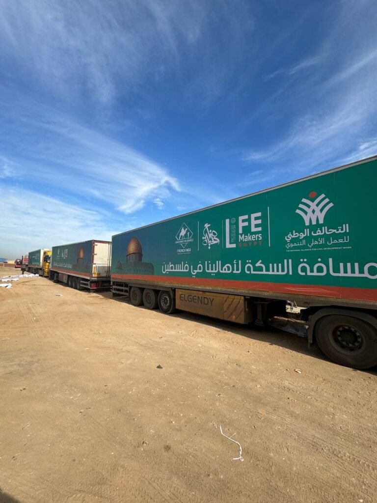 Photo de la préparation de nos convois d'aide humanitaire pour Gaza depuis l'Egypte